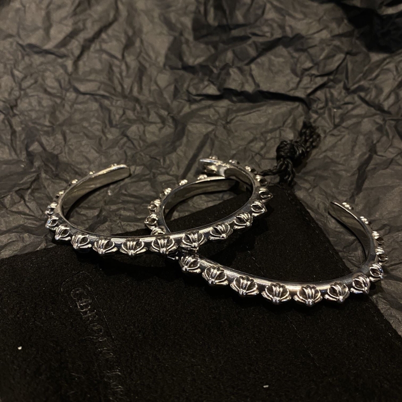 Ch**me He**ts bracelets